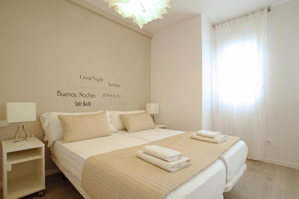 Warm Sands Apartment By Hello Homes Σίτζες Εξωτερικό φωτογραφία