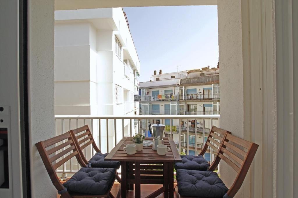 Warm Sands Apartment By Hello Homes Σίτζες Εξωτερικό φωτογραφία