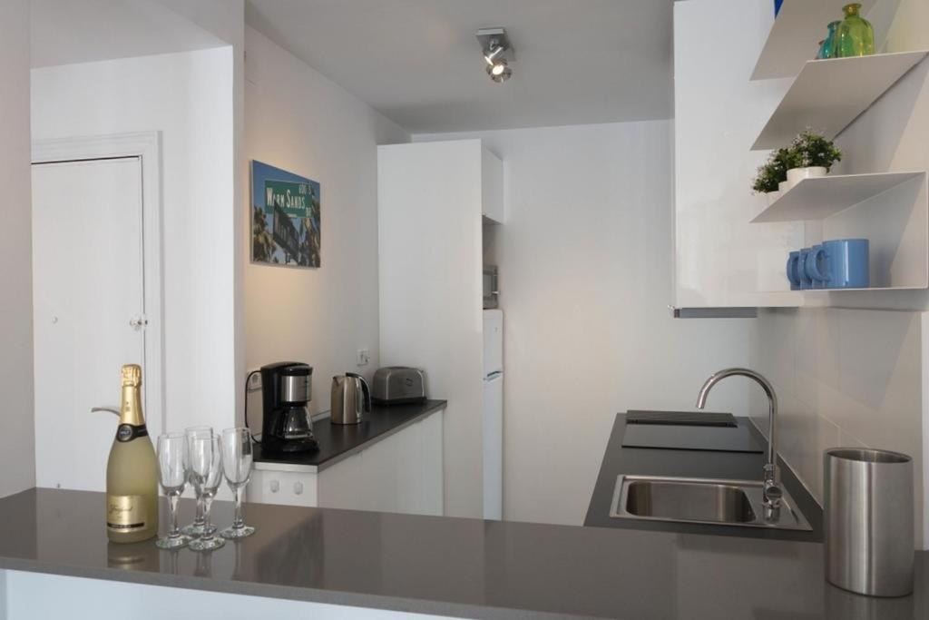 Warm Sands Apartment By Hello Homes Σίτζες Εξωτερικό φωτογραφία